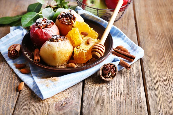 Baked apples on plate — Stock Photo, Image