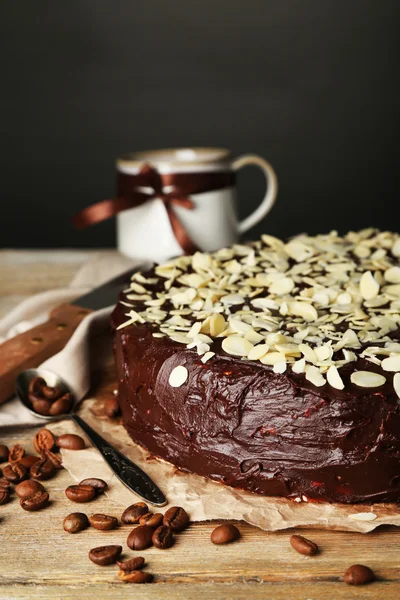 เค้กช็อคโกแลตกับอัลมอนด์ — ภาพถ่ายสต็อก