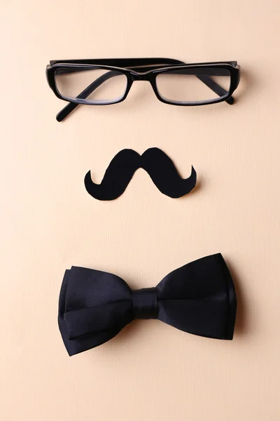 Lunettes, moustache et noeud papillon — Photo