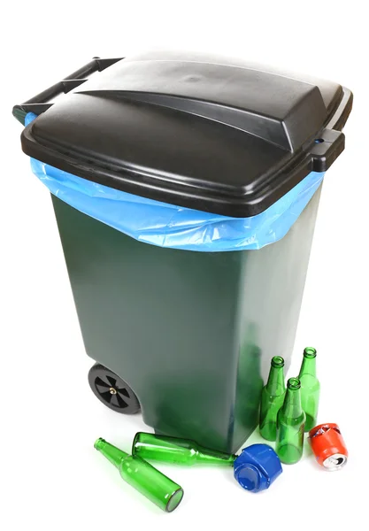 Recyclingbehälter isoliert auf weiß — Stockfoto