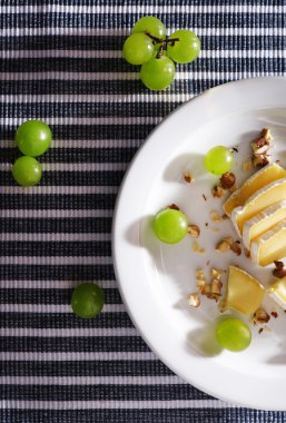 üzüm ve peynir salatası