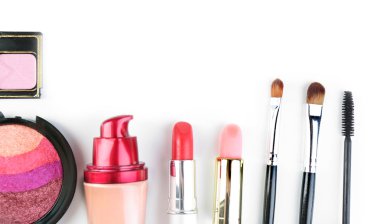 Dekoratif kozmetik ve makyaj fırçaları