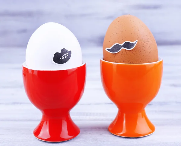 Eier in Eierbechern — Stockfoto