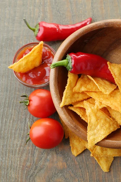 Nachos with tomatoes and pepper — Stock Photo, Image