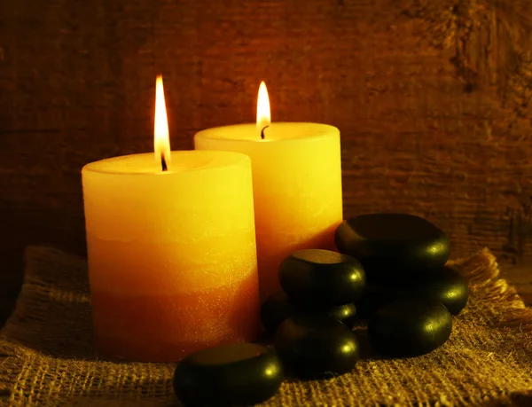 Wellness-Steine mit Kerzen — Stockfoto