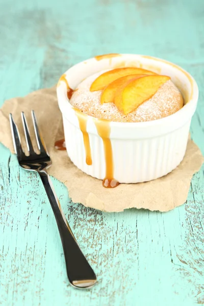 Cake with peach — Stock Photo, Image