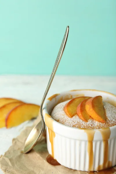 Mini cake with peach — Stock Photo, Image