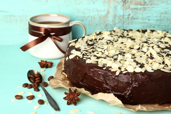 Badem ile çikolatalı kek — Stok fotoğraf