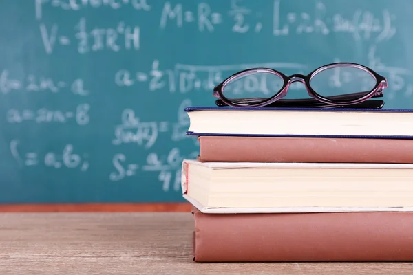 Libros y gafas — Foto de Stock