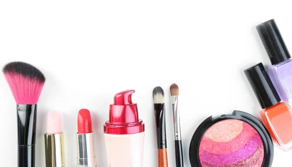 Cosmética decorativa y pinceles de maquillaje — Foto de Stock