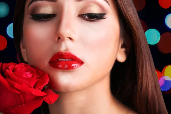 Chica con labios rojos y rosa — Foto de Stock