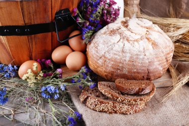 Sebze ile ahşap sepeti