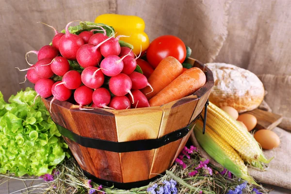 Wooden basket with vegetables — Stock Photo, Image