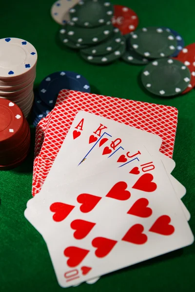 Kartları ve poker fişleri — Stok fotoğraf