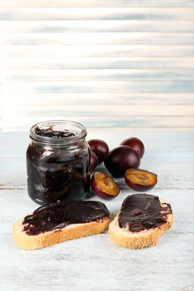 Bread with plum jam — Stock Photo, Image