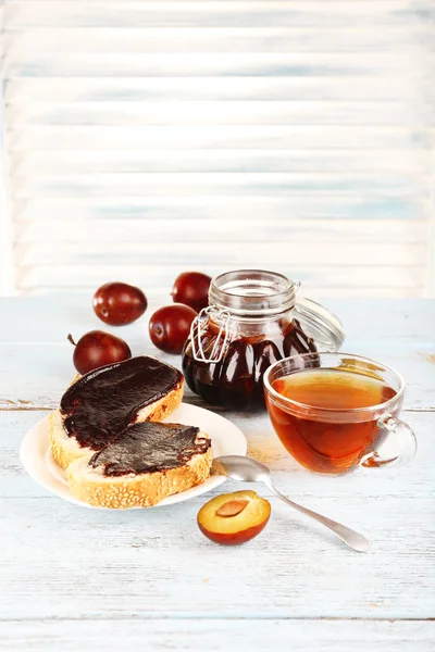 Bread with plum jam — Stock Photo, Image
