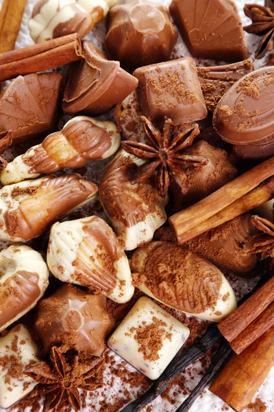 Różnego rodzaju czekoladki z przyprawami szczegół tło — Zdjęcie stockowe