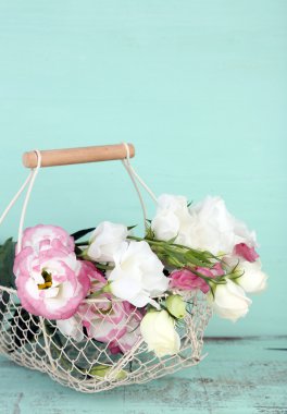 eustoma çiçek sepeti