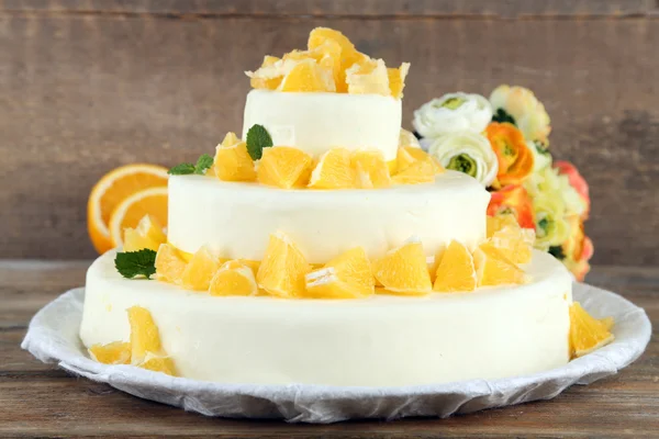 Wedding cake with oranges — Stock Photo, Image