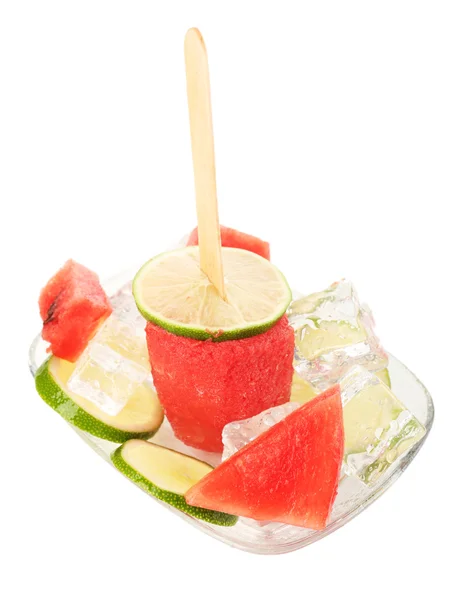 Wassermeloneneis, isoliert auf weißem Eis — Stockfoto