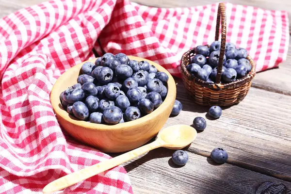 Fresh blueberries on wooden table — Stock Photo, Image