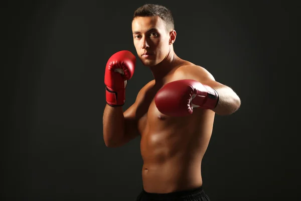 Guapo joven deportista muscular — Foto de Stock