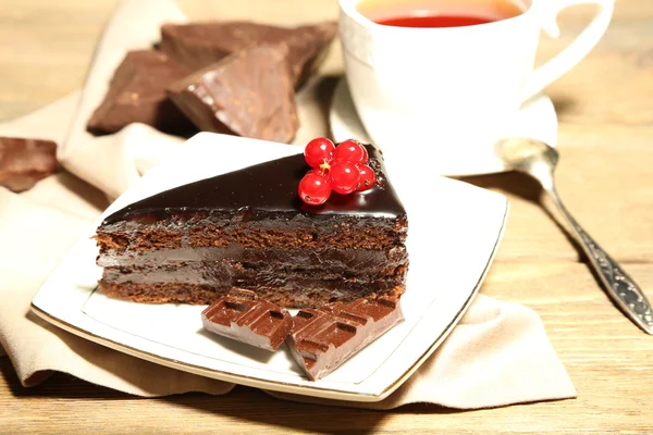 Chocolate cake on plate — Stock Photo, Image