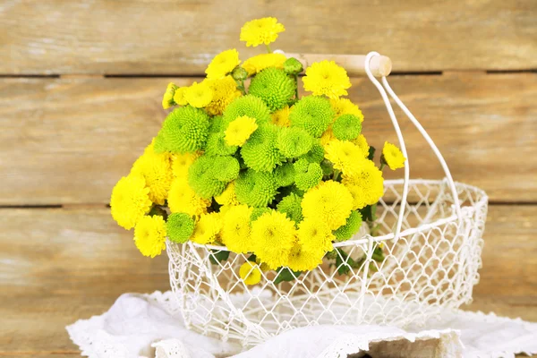 Flores em Basket — Fotografia de Stock