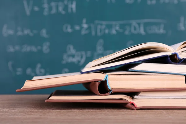 Boeken op tafel — Stockfoto