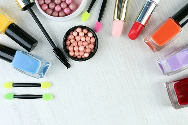 Kosmetiku a make-up štětce — Stock fotografie