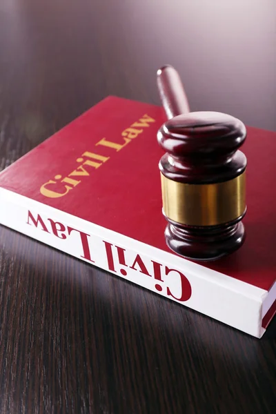 Book with gavel — Stock Photo, Image
