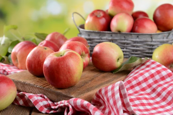 Apples on table — Stock Photo, Image