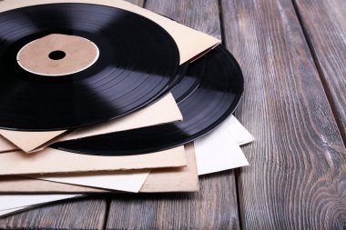 Vinil kayıtları ve kağıt kapakları