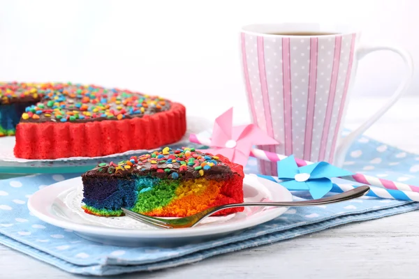 Delicioso bolo de arco-íris — Fotografia de Stock