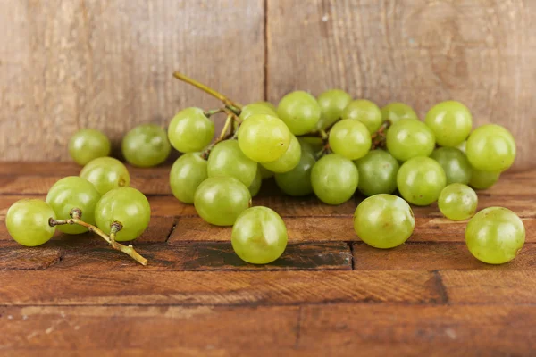 Green grape on wooden table on wooden background — Stock Photo, Image
