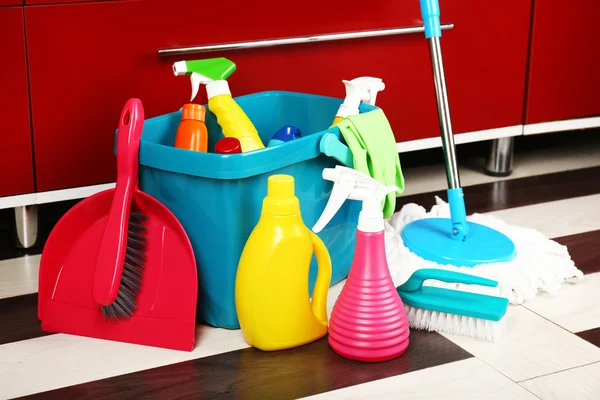 Verschillende hulpmiddelen voor het schoonmaken van — Stockfoto