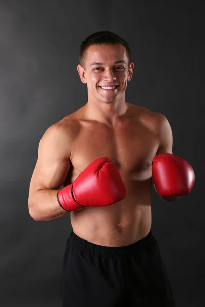 Guapo joven deportista muscular —  Fotos de Stock