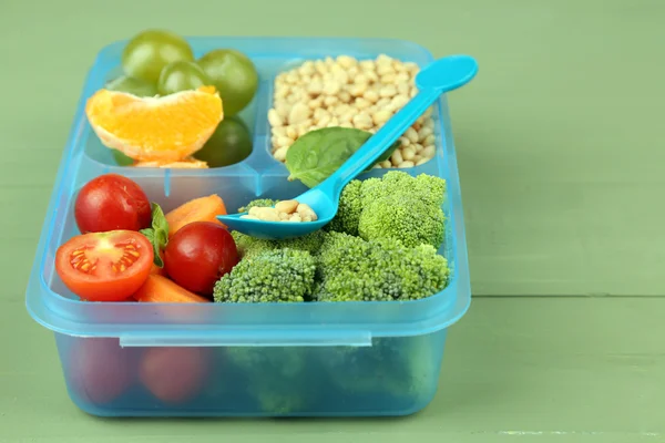 Comida vegetariana em caixa — Fotografia de Stock