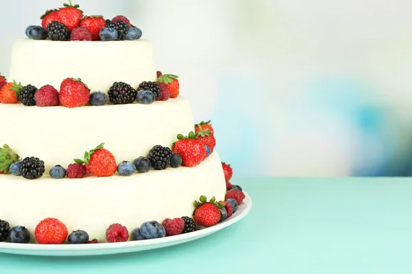 Wedding cake with berries — Stock Photo, Image