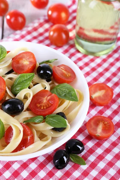 Spaghetti on plate — Stock Photo, Image