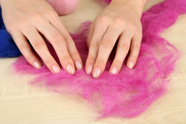 Woman working with wool — Stock Photo, Image