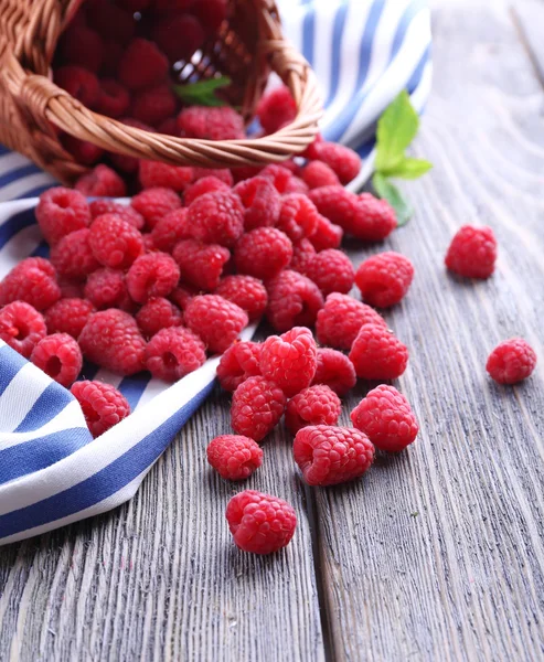 Ripe sweet raspberries — Stock Photo, Image