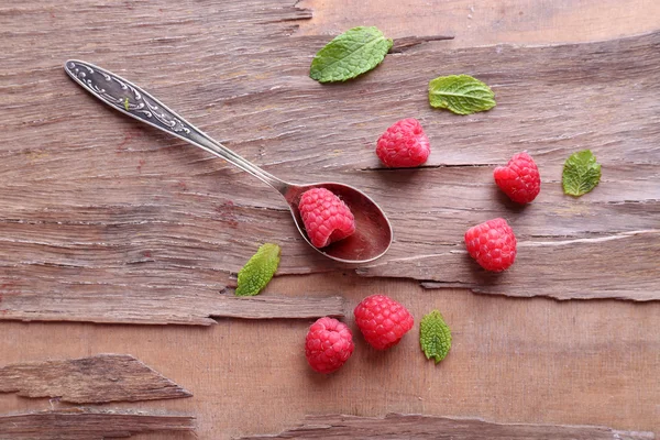 Reife süße Himbeeren — Stockfoto