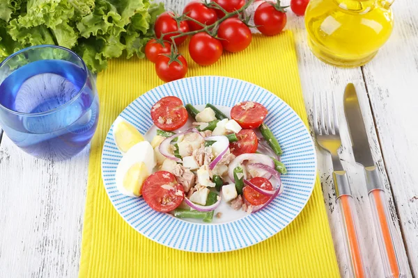 Frisches Frühstück mit Gemüsesalat — Stockfoto