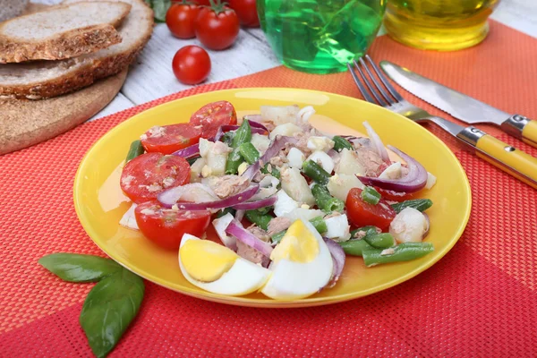 Fräsch frukost med grönsakssallad — Stockfoto