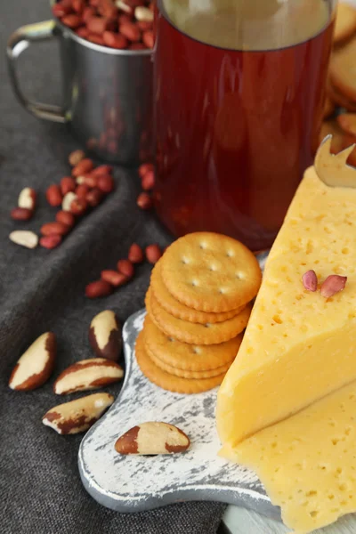Wijn, kaas en crackers — Stockfoto