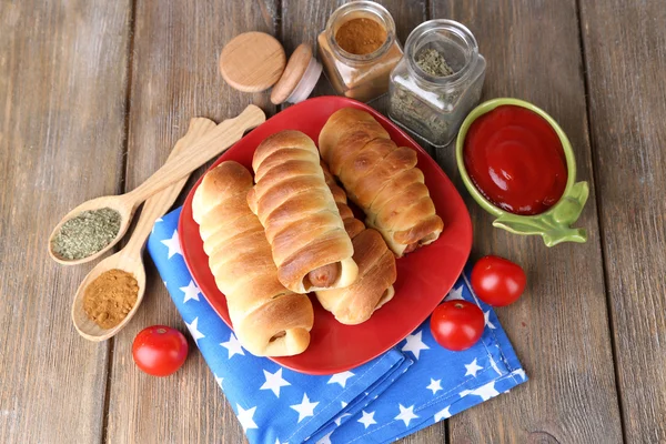 Rotoli di salsiccia al forno — Foto Stock