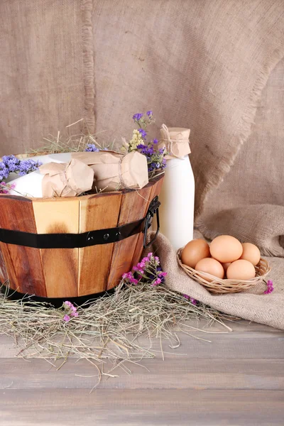 Round basket with dried grass — Stock Photo, Image