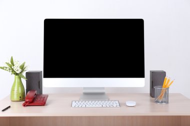 modern bilgisayar ile ofis işyeri 