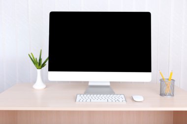 modern bilgisayar ile ofis işyeri 
